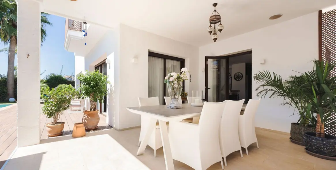 Sale of detached villa in San Pedro de Alcántara 5