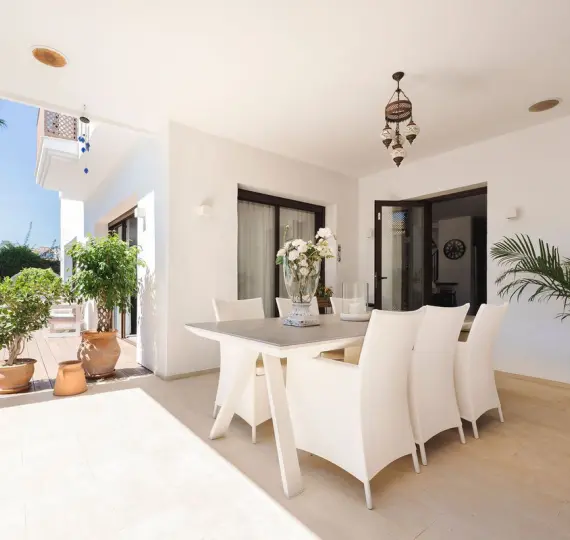 Продажа  отдельно стоящей виллы в San Pedro de Alcántara