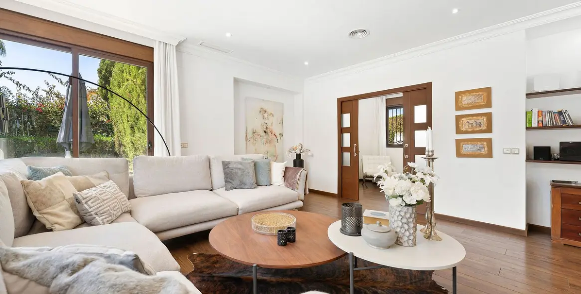 Sale of detached villa in San Pedro de Alcántara 10