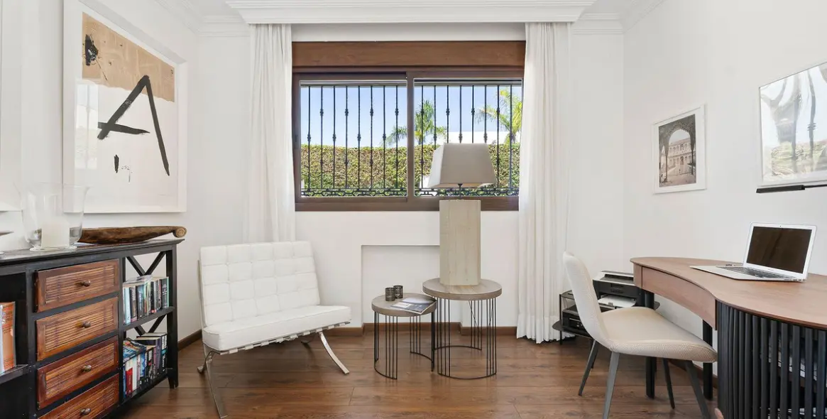 Sale of detached villa in San Pedro de Alcántara 11