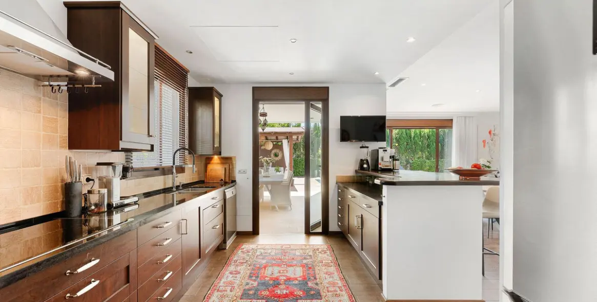 Sale of detached villa in San Pedro de Alcántara 14