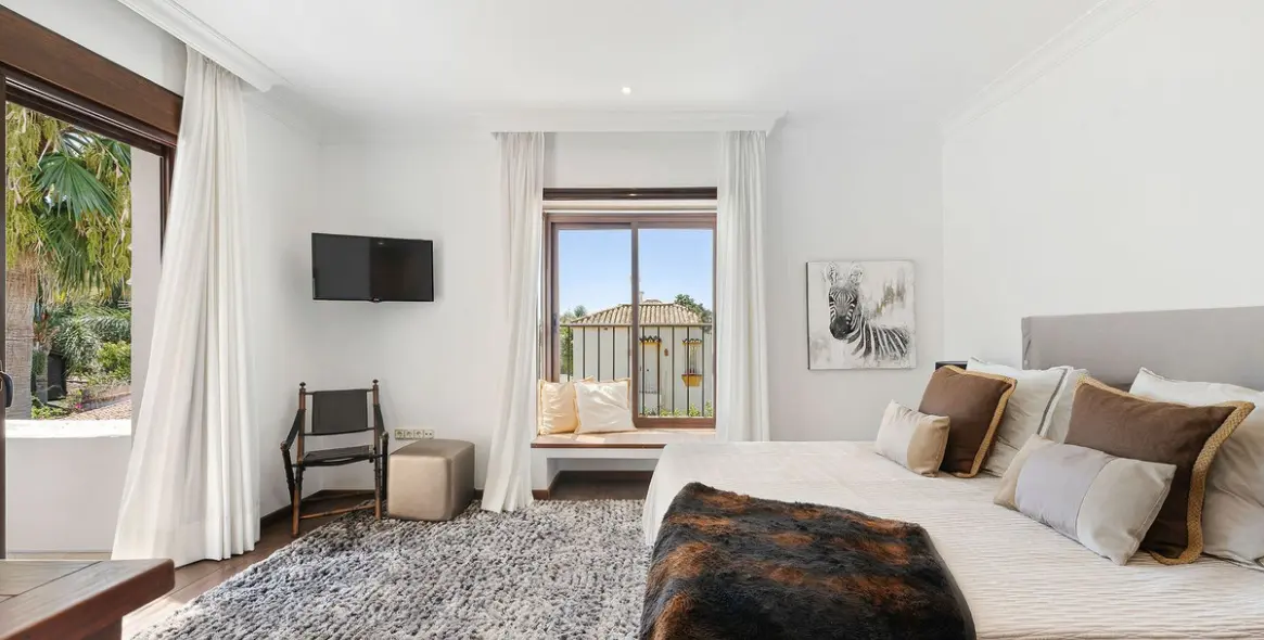 Sale of detached villa in San Pedro de Alcántara 19