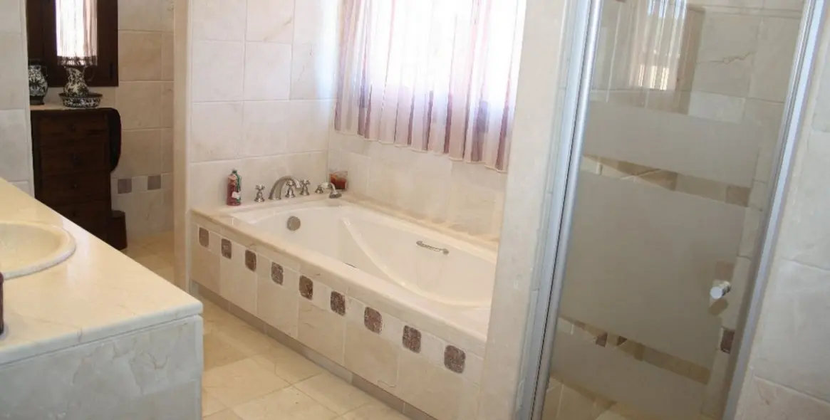 Продажа финки в Estepona 18