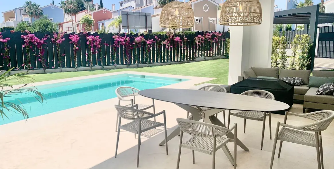 Продажа  отдельно стоящей виллы в Estepona 3