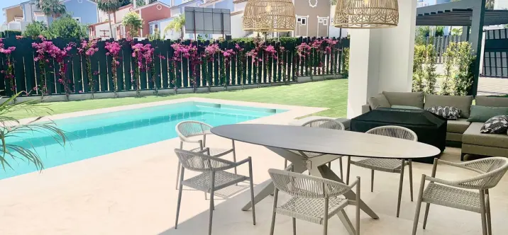 Sale of detached villa in Estepona 2