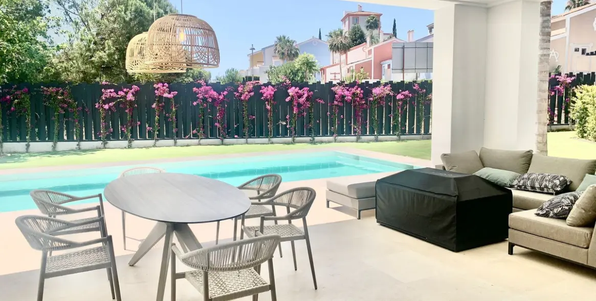 Продажа  отдельно стоящей виллы в Estepona 4