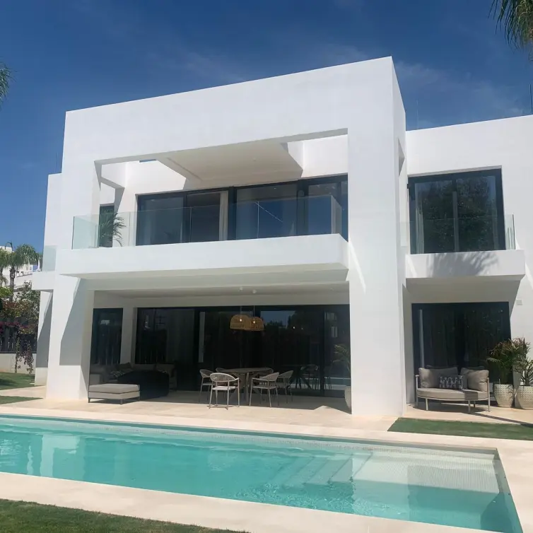 Продажа  отдельно стоящей виллы в Estepona