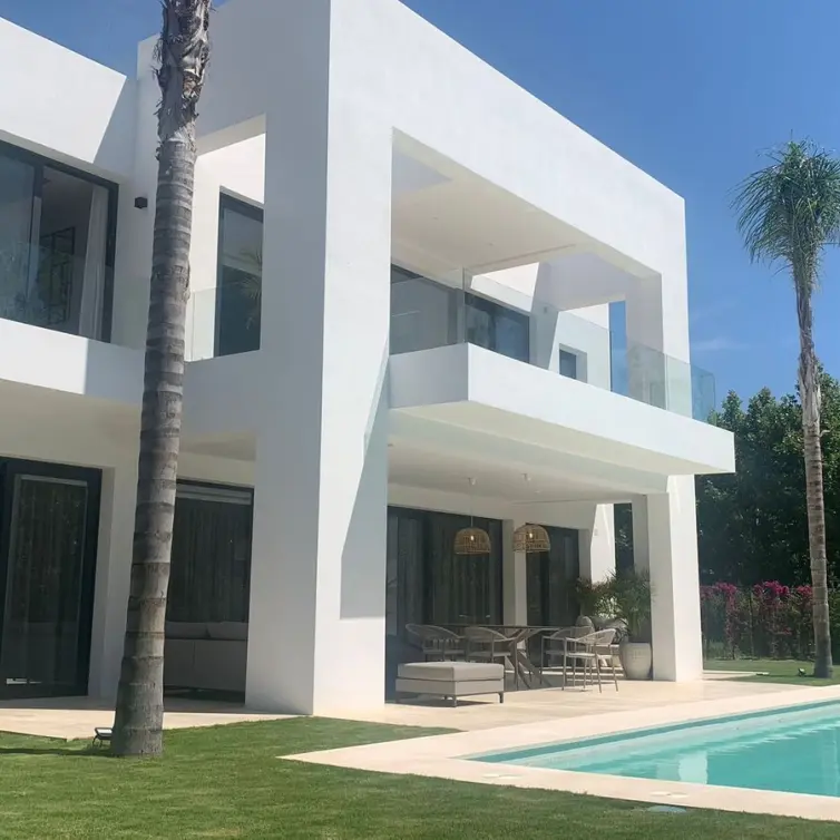 Продажа  отдельно стоящей виллы в Estepona