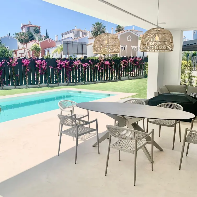 Продажа  отдельно стоящей виллы в Estepona