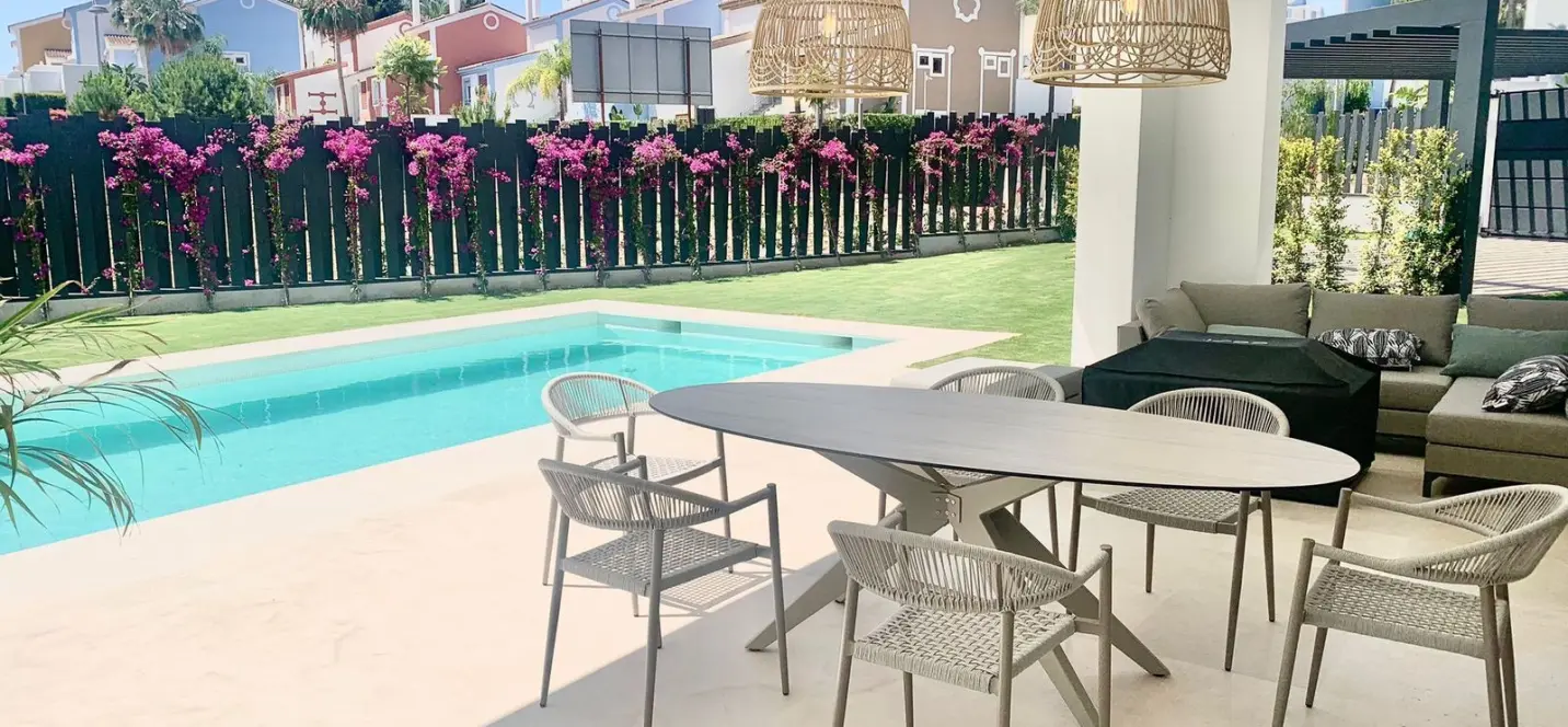 Продажа  отдельно стоящей виллы в Estepona 2
