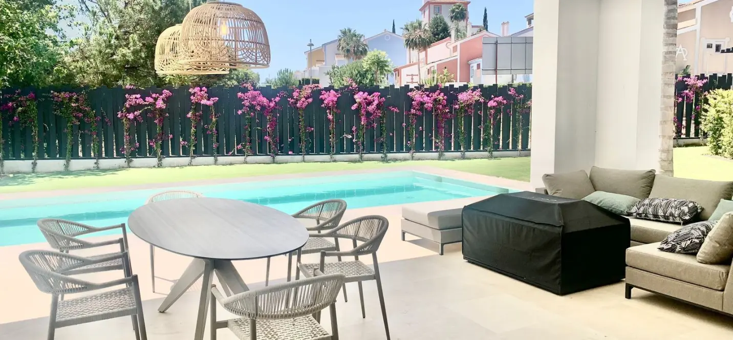 Продажа  отдельно стоящей виллы в Estepona 3
