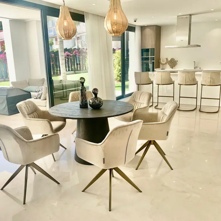 Продажа  отдельно стоящей виллы в Estepona