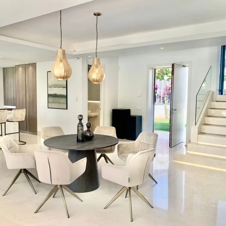 Продажа  отдельно стоящей виллы в Estepona