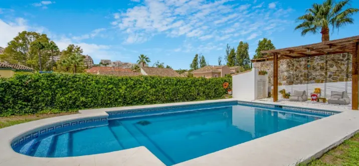 Sale of detached villa in Nueva Andalucía 0