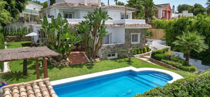 Sale of detached villa in Nueva Andalucía 2