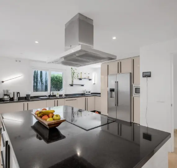 Sale of detached villa in Nueva Andalucía