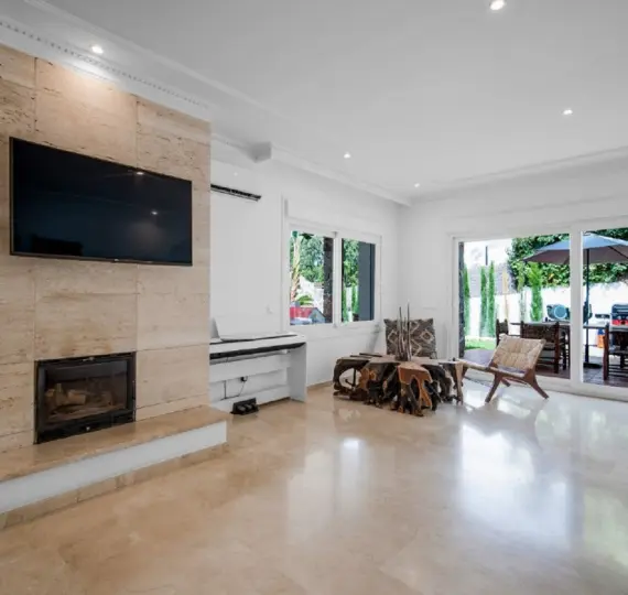 Sale of detached villa in Nueva Andalucía