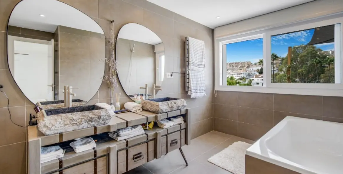 Sale of detached villa in Nueva Andalucía 8