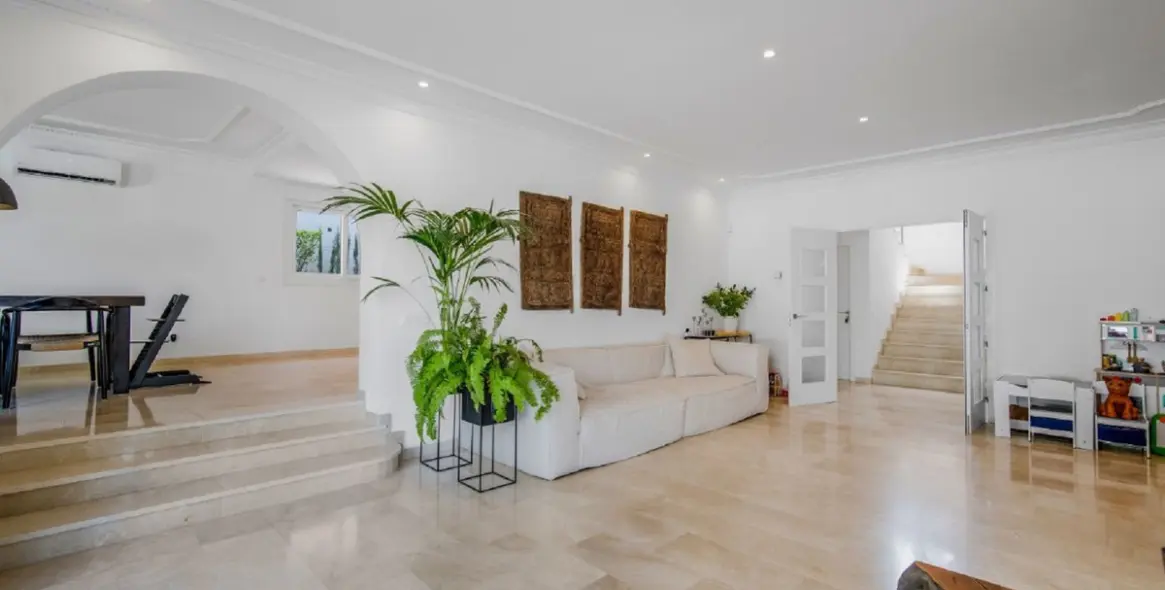 Sale of detached villa in Nueva Andalucía 9