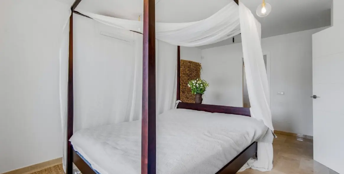 Sale of detached villa in Nueva Andalucía 12