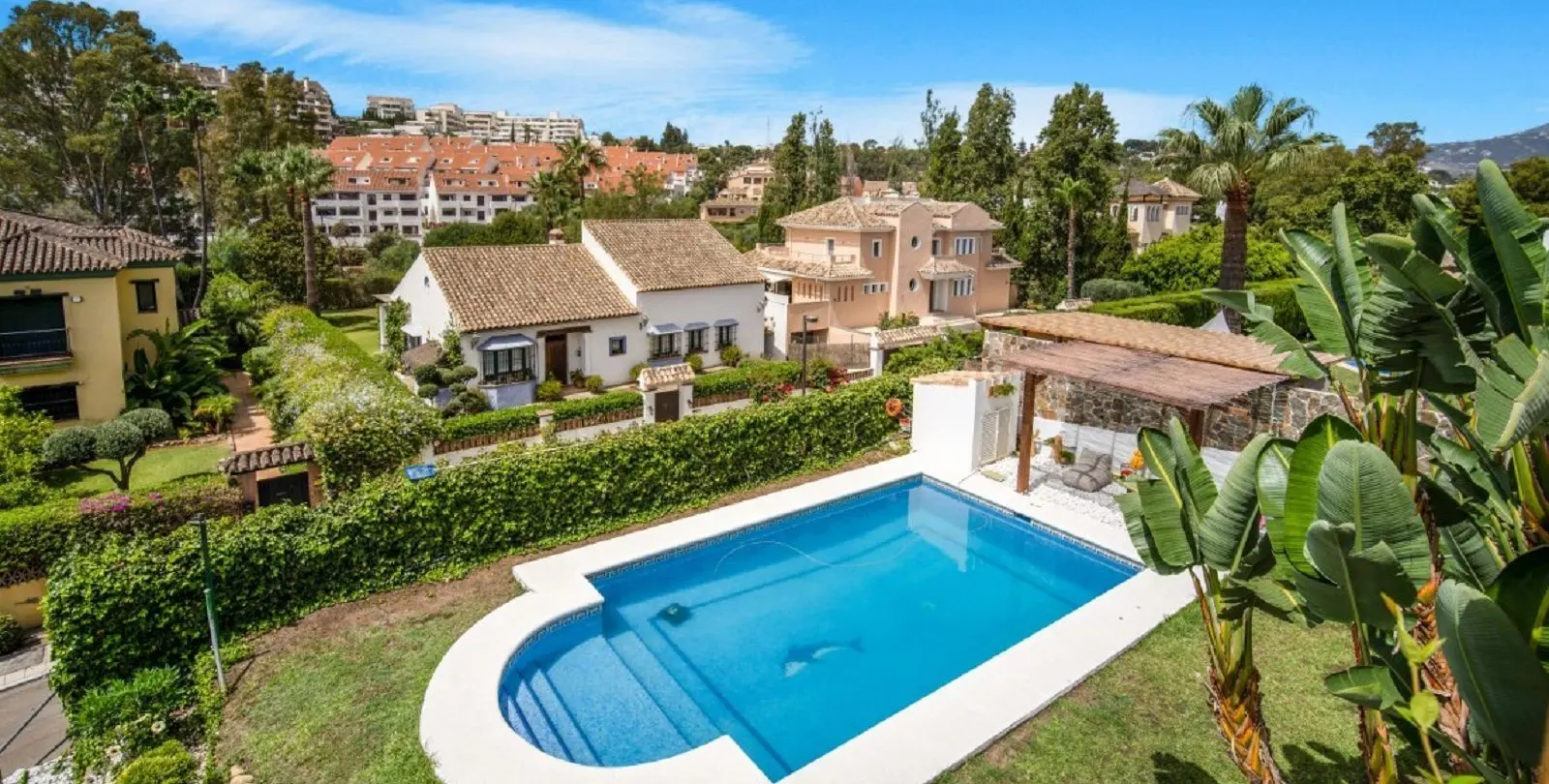 Venta de villa independiente en Nueva Andalucía 2
