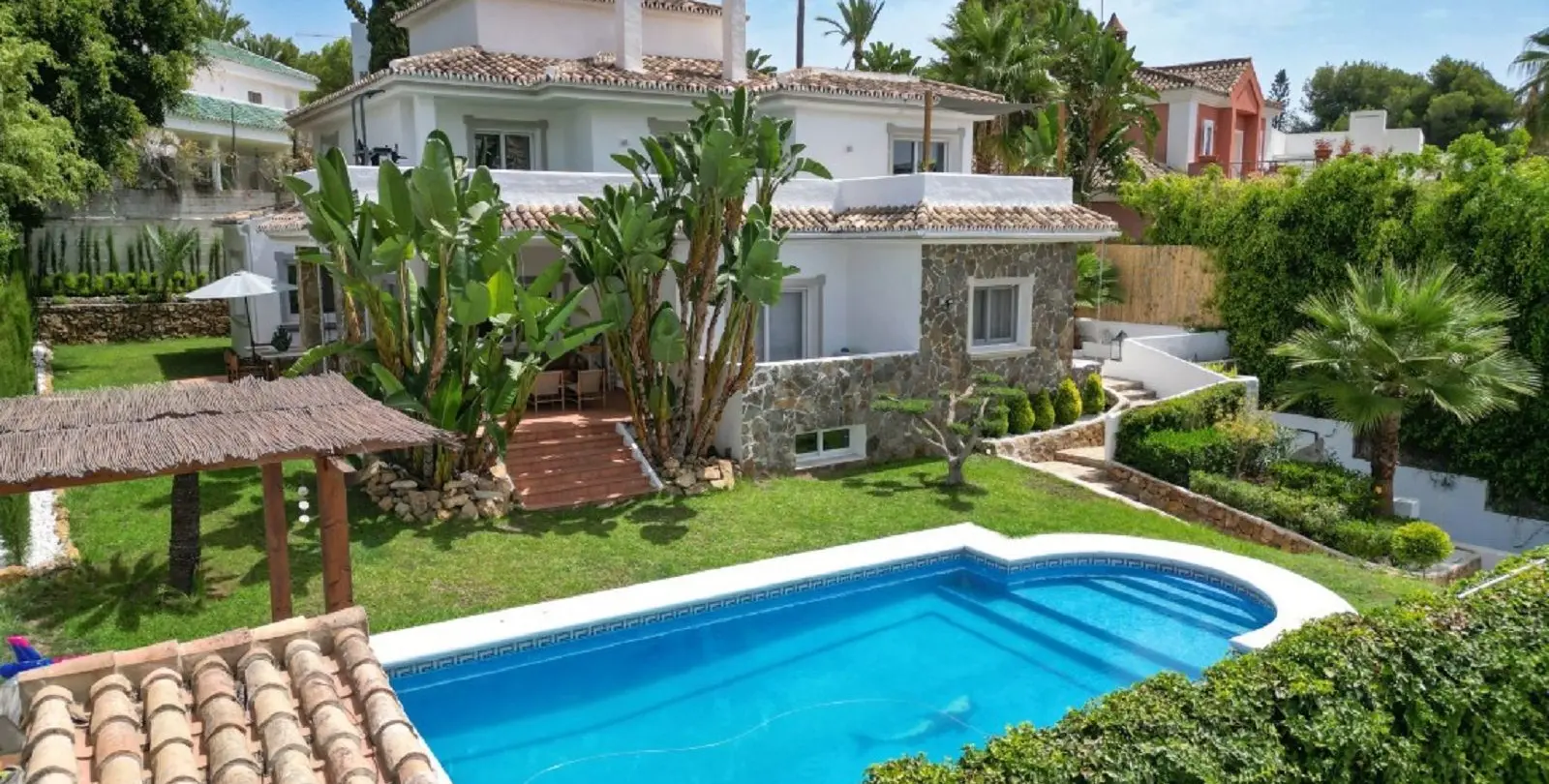 Venta de villa independiente en Nueva Andalucía 3