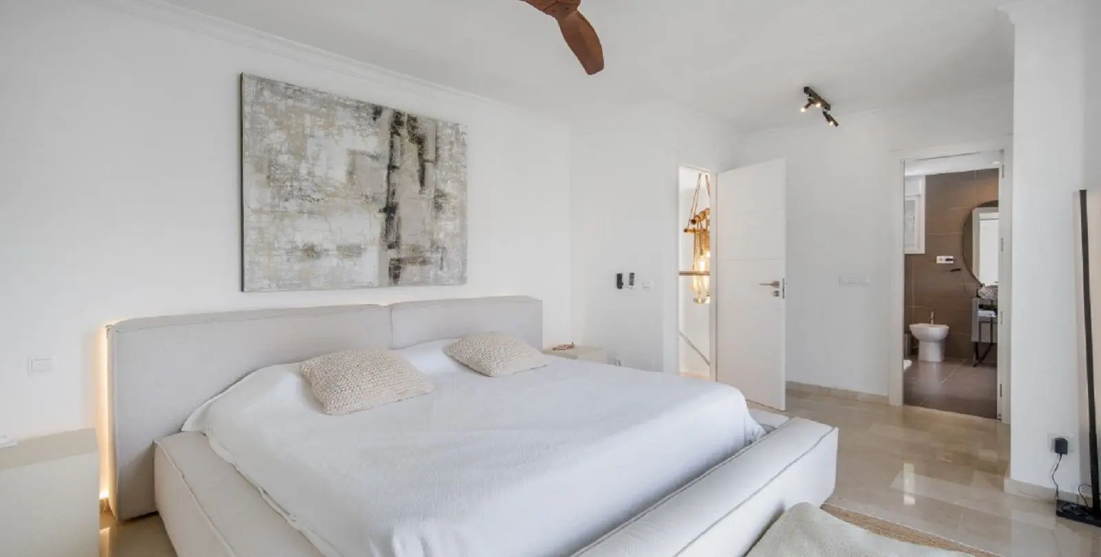 Venta de villa independiente en Nueva Andalucía 15