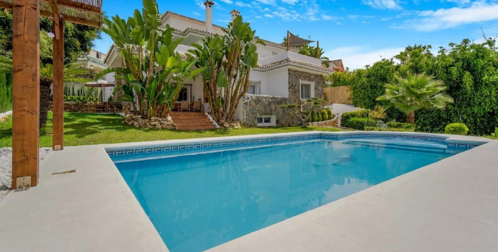 Venta de villa independiente en Nueva Andalucía 23