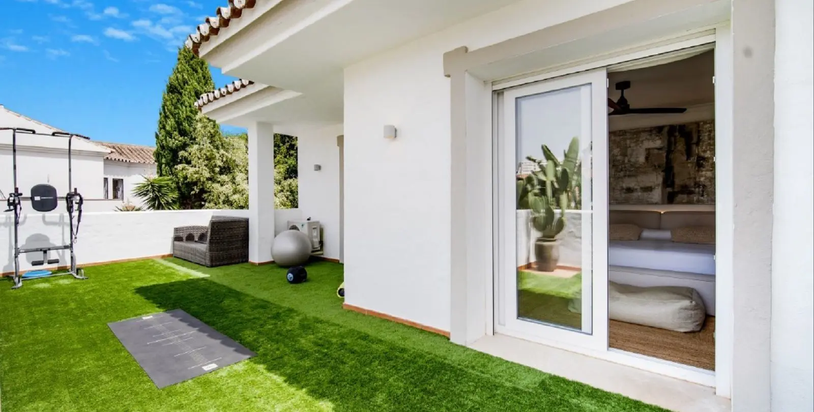 Venta de villa independiente en Nueva Andalucía 24