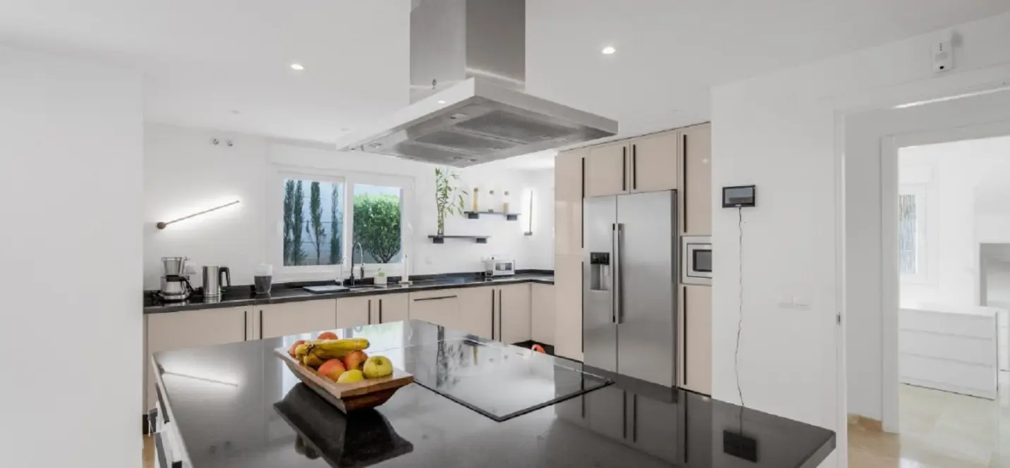 Venta de villa independiente en Nueva Andalucía 3