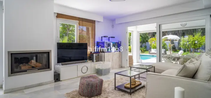 Venta de villa independiente en Nueva Andalucía 3