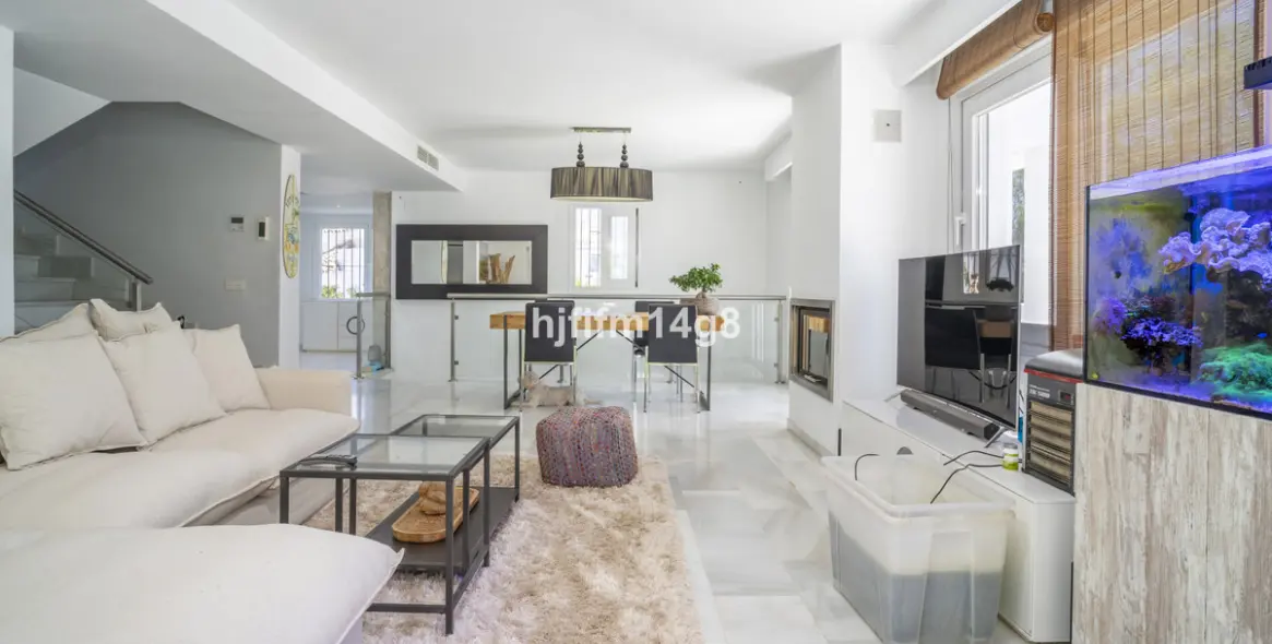 Venta de villa independiente en Nueva Andalucía 6