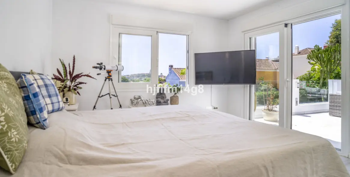 Venta de villa independiente en Nueva Andalucía 12