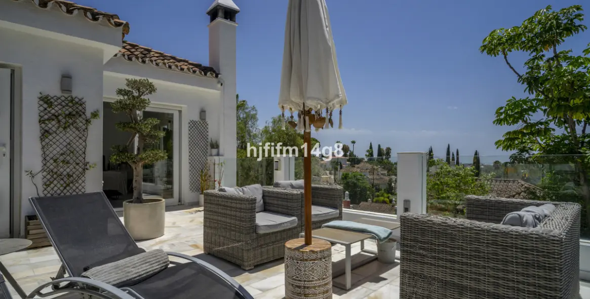 Venta de villa independiente en Nueva Andalucía 13