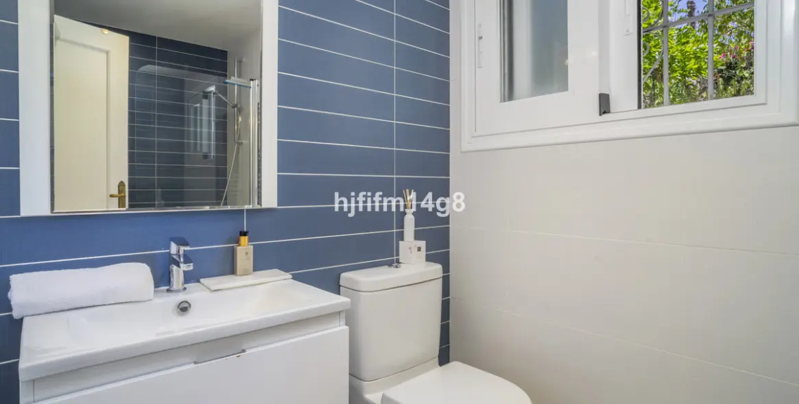 Venta de villa independiente en Nueva Andalucía 19