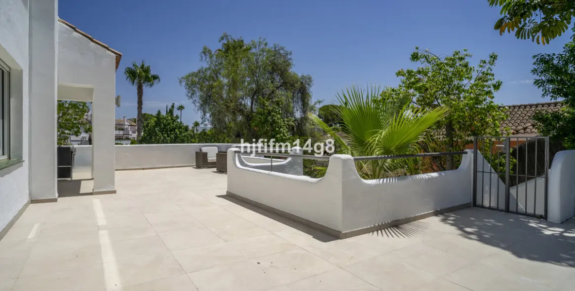Sale of detached villa in Nueva Andalucía 22