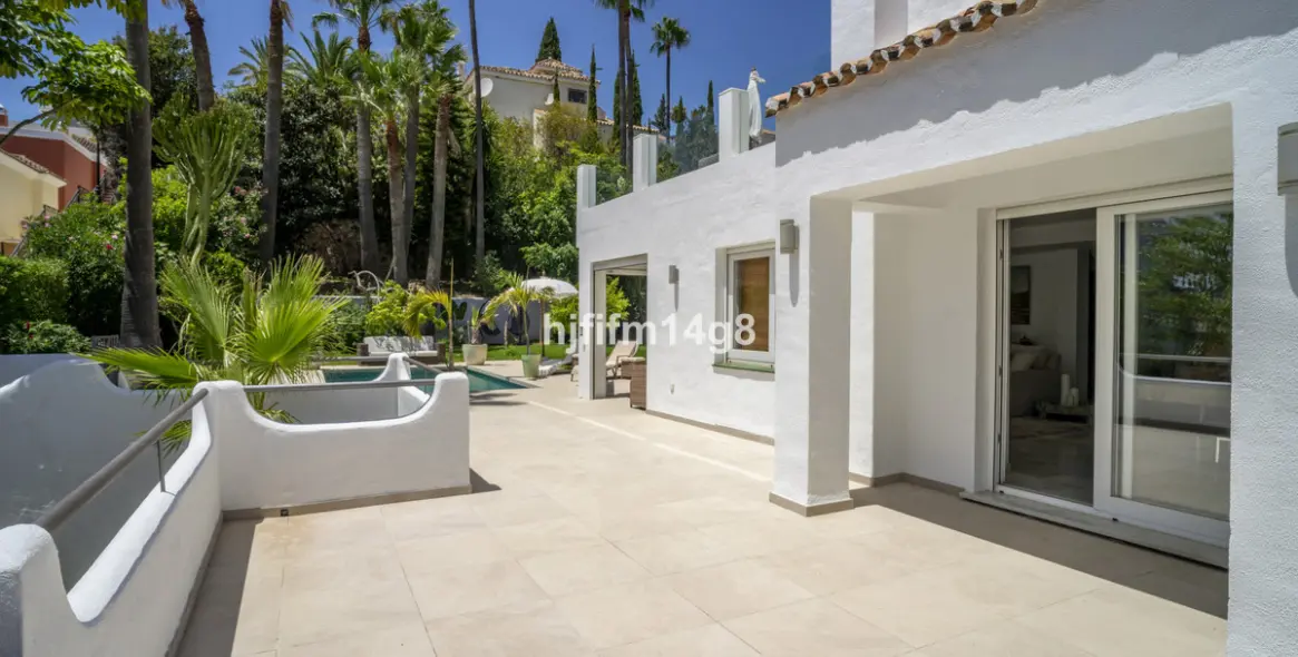 Sale of detached villa in Nueva Andalucía 23