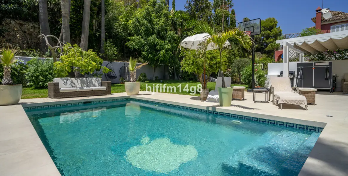 Sale of detached villa in Nueva Andalucía 25