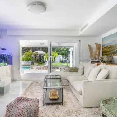 Venta de villa independiente en Nueva Andalucía