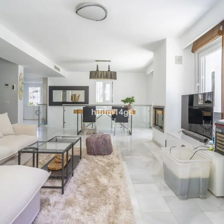Venta de villa independiente en Nueva Andalucía