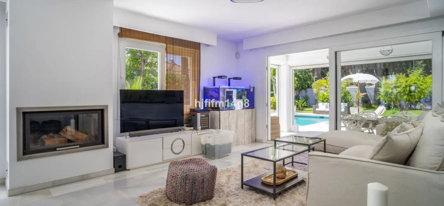 Venta de villa independiente en Nueva Andalucía 3