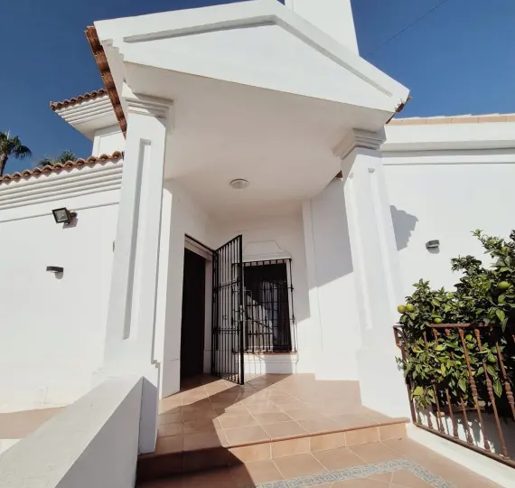 Продажа  отдельно стоящей виллы в San Pedro de Alcántara