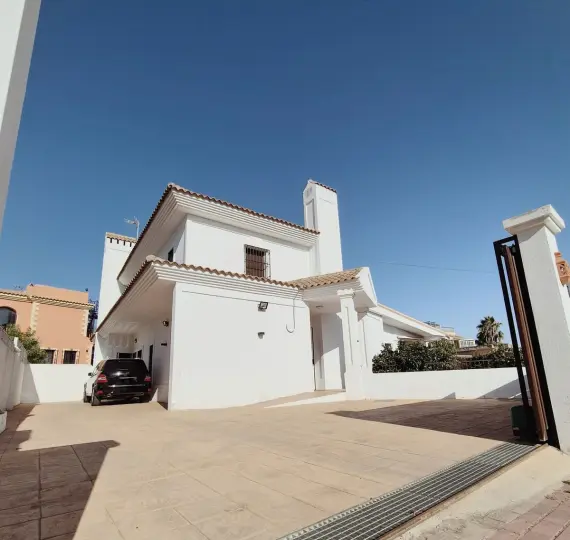 Продажа  отдельно стоящей виллы в San Pedro de Alcántara