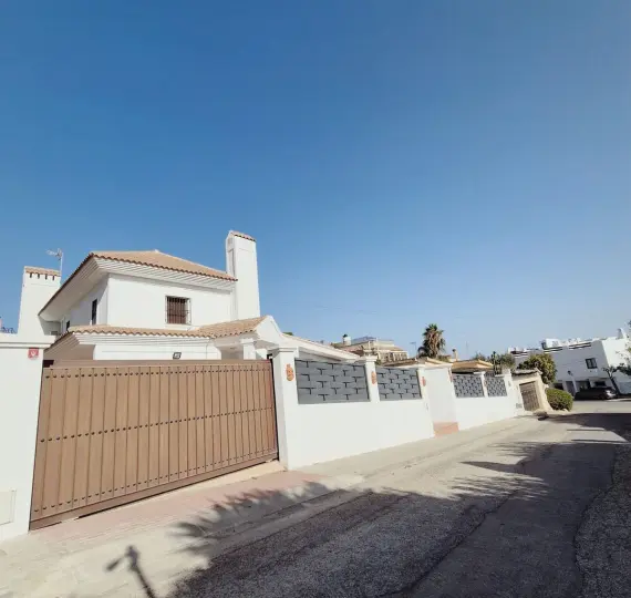 Продажа  отдельно стоящей виллы в San Pedro de Alcántara