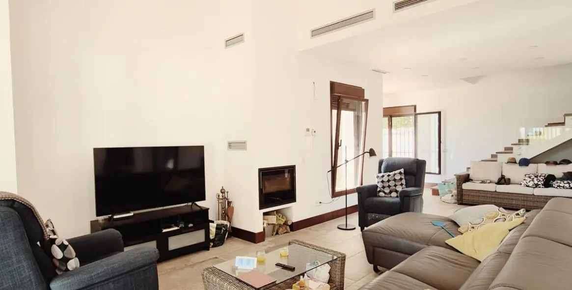 Продажа  отдельно стоящей виллы в San Pedro de Alcántara 12