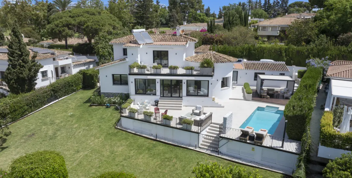 Venta de villa independiente en Guadalmina Alta 1