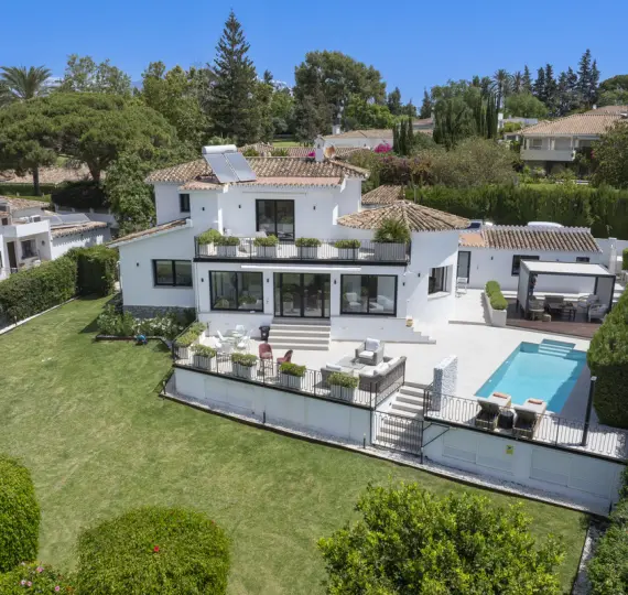 Venta de villa independiente en Guadalmina Alta