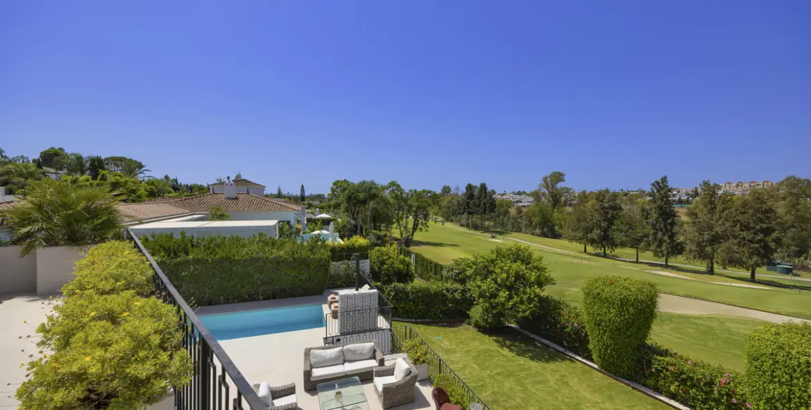 Sale of detached villa in Guadalmina Alta 27