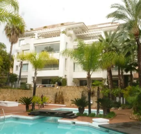 Long-term rent of penthouse in The Golden Mile