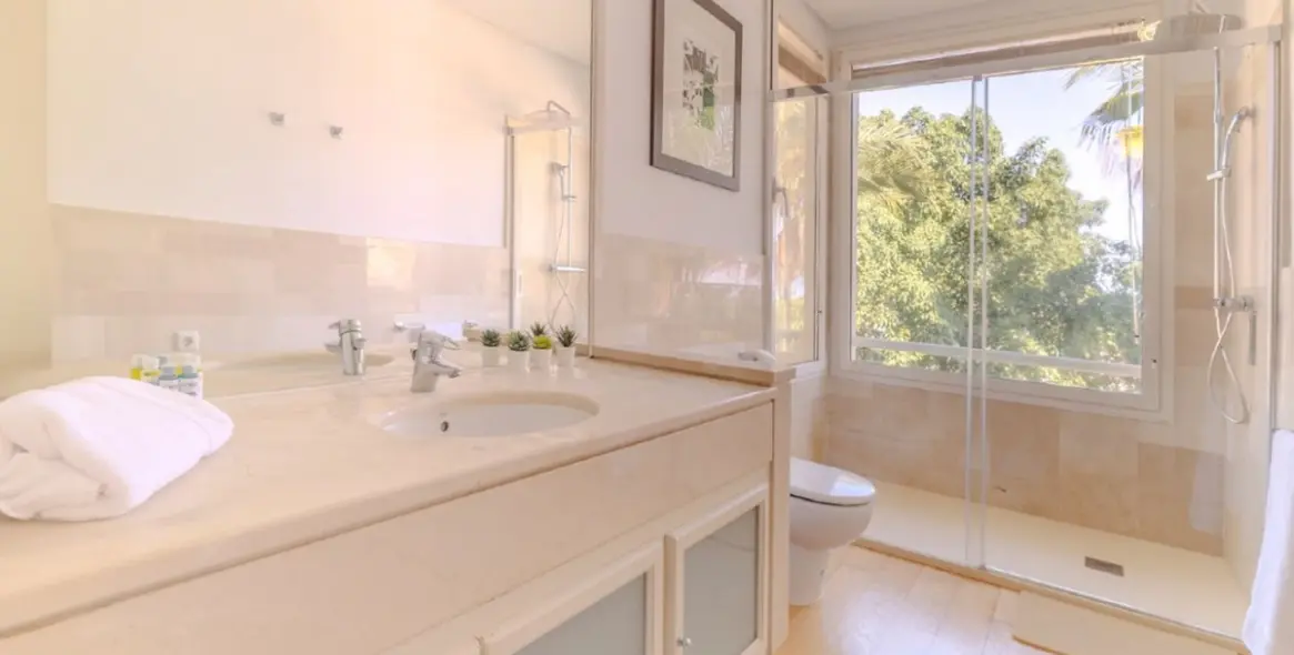 Long-term rent of penthouse in The Golden Mile 9